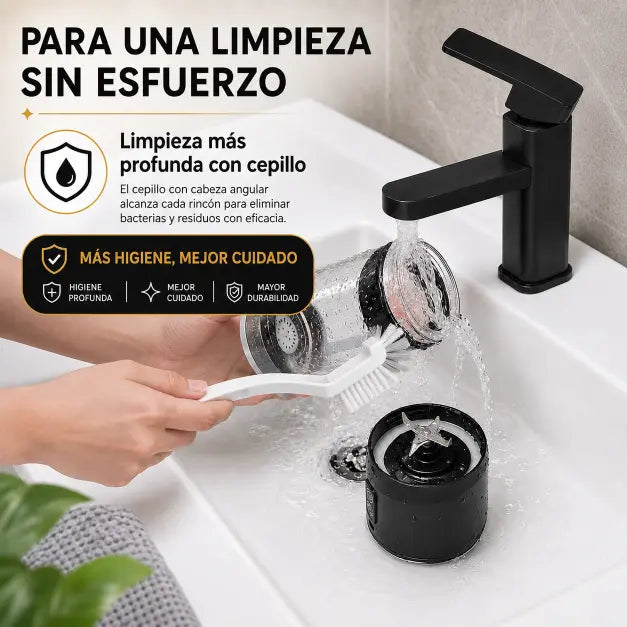 cepillo deepclean lavando el vaso y motor de la licuadora hewe blend go