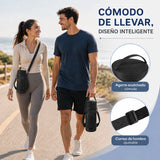 PAreja hombre mujer caminando en la playa con su bolso hewe bag